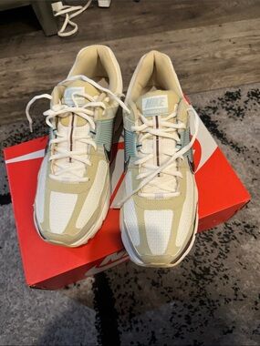Nike Beige White Light Blue Mesh Runner Sneakers